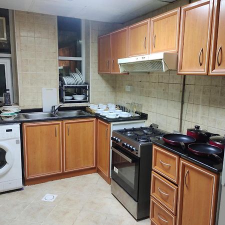 Arnim Suite - 3 Bedrooms Apartment ชาร์จาห์ ภายนอก รูปภาพ