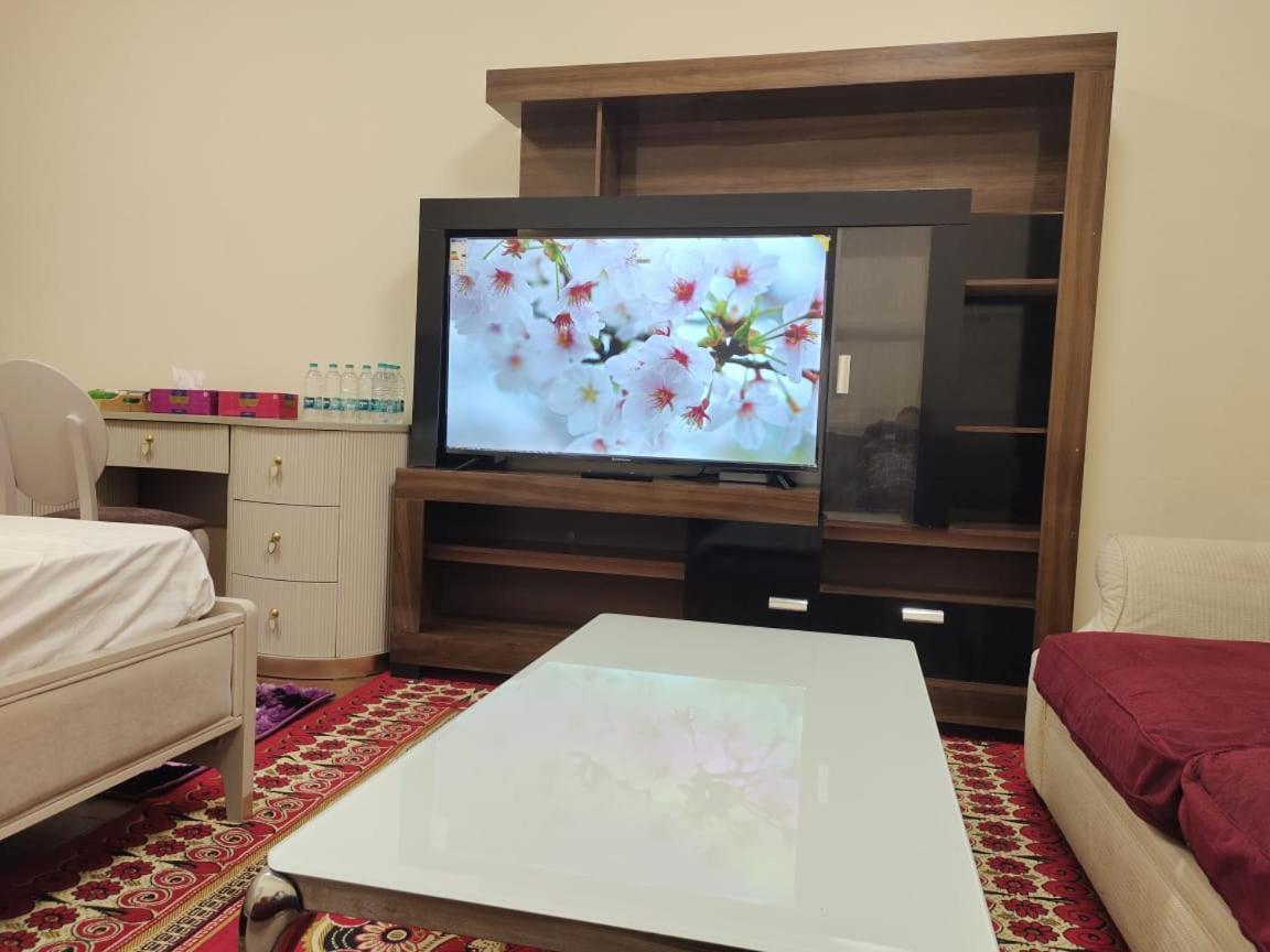 Arnim Suite - 3 Bedrooms Apartment ชาร์จาห์ ภายนอก รูปภาพ