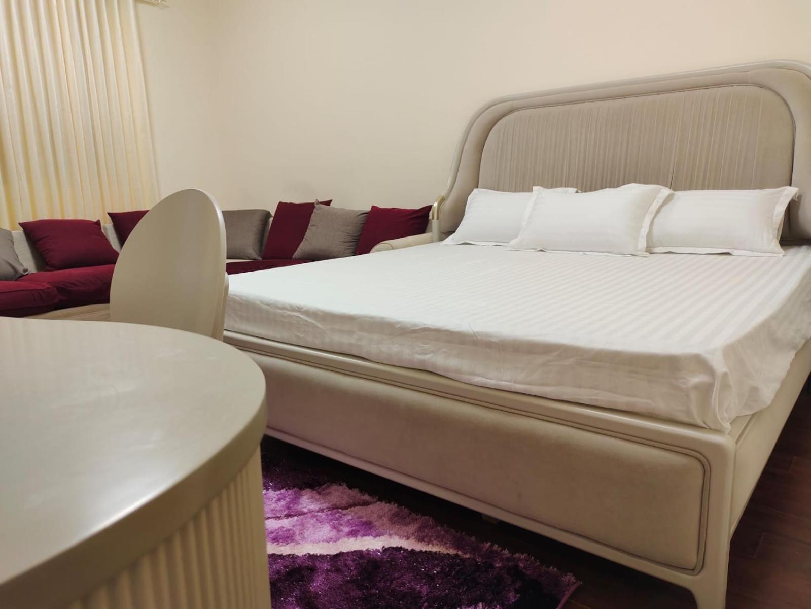 Arnim Suite - 3 Bedrooms Apartment ชาร์จาห์ ภายนอก รูปภาพ